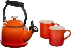 Le Creuset 1 1/4 Qt. Demi Kettle W/Stainless Steel Knob & (2) 14 Oz. Mug Set - Flame
